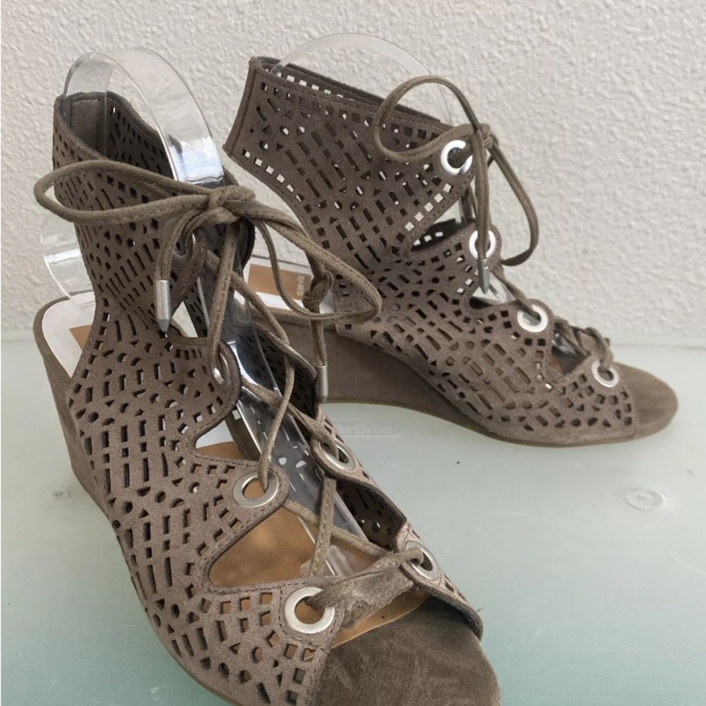 DOLCE VITA SHOES LARAS PERFORATED LACE UP WEDGE HEELS TAN SUEDE SIZE 8